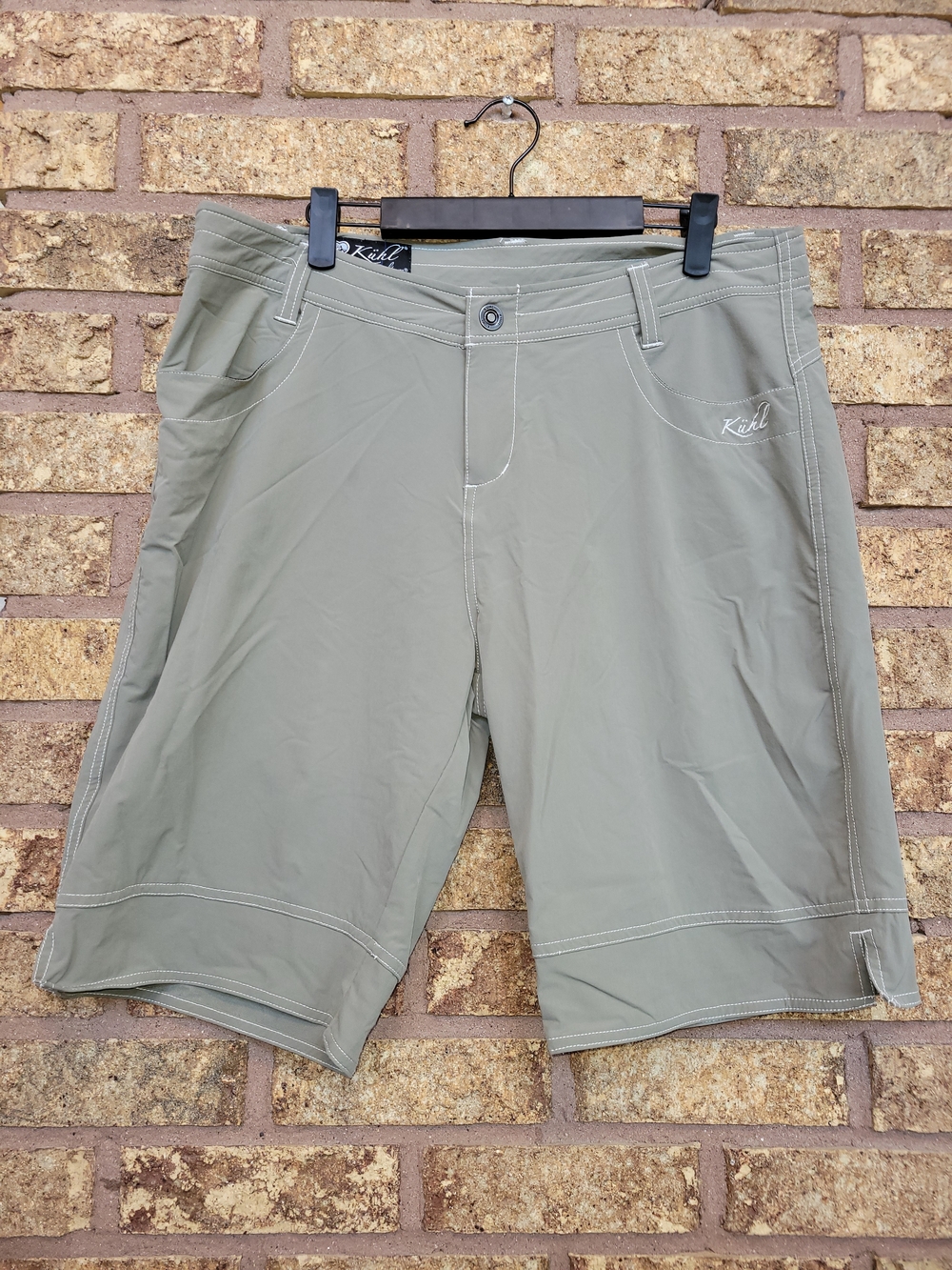 Kuhl Mountain Culture Performance Bermuda Sage Green Shorts Size 14